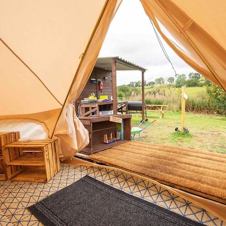 Roaches Retreat Family Glampsite, Rocky Reach Bell Tent With Outdoor Adventures And Campfire Nights Upper Hulme Екстериор снимка