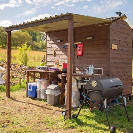 Roaches Retreat Family Glampsite, Rocky Reach Bell Tent With Outdoor Adventures And Campfire Nights Upper Hulme Екстериор снимка