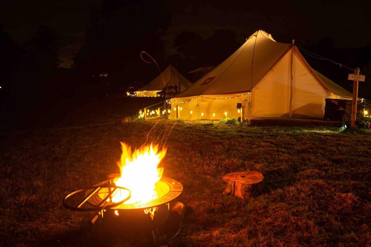 Roaches Retreat Family Glampsite, Rocky Reach Bell Tent With Outdoor Adventures And Campfire Nights Upper Hulme Екстериор снимка
