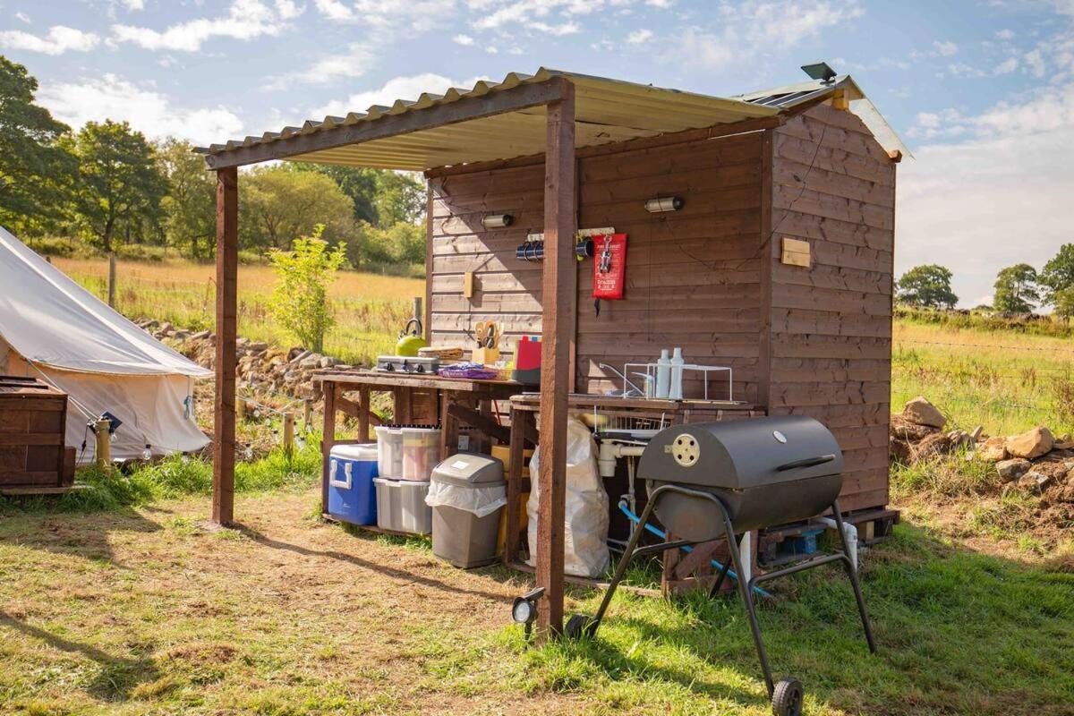Roaches Retreat Family Glampsite, Rocky Reach Bell Tent With Outdoor Adventures And Campfire Nights Upper Hulme Екстериор снимка