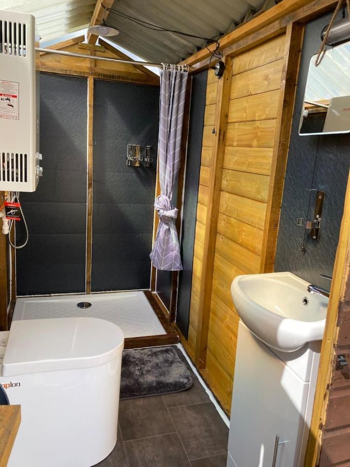 Roaches Retreat Family Glampsite, Rocky Reach Bell Tent With Outdoor Adventures And Campfire Nights Upper Hulme Екстериор снимка