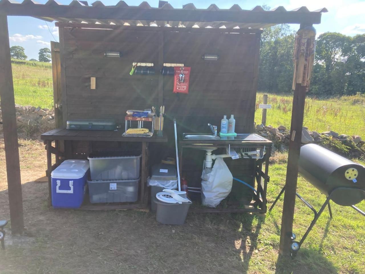 Roaches Retreat Family Glampsite, Rocky Reach Bell Tent With Outdoor Adventures And Campfire Nights Upper Hulme Екстериор снимка