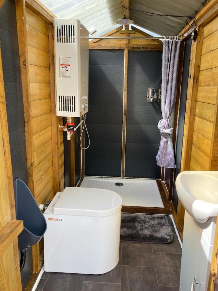 Roaches Retreat Family Glampsite, Rocky Reach Bell Tent With Outdoor Adventures And Campfire Nights Upper Hulme Екстериор снимка