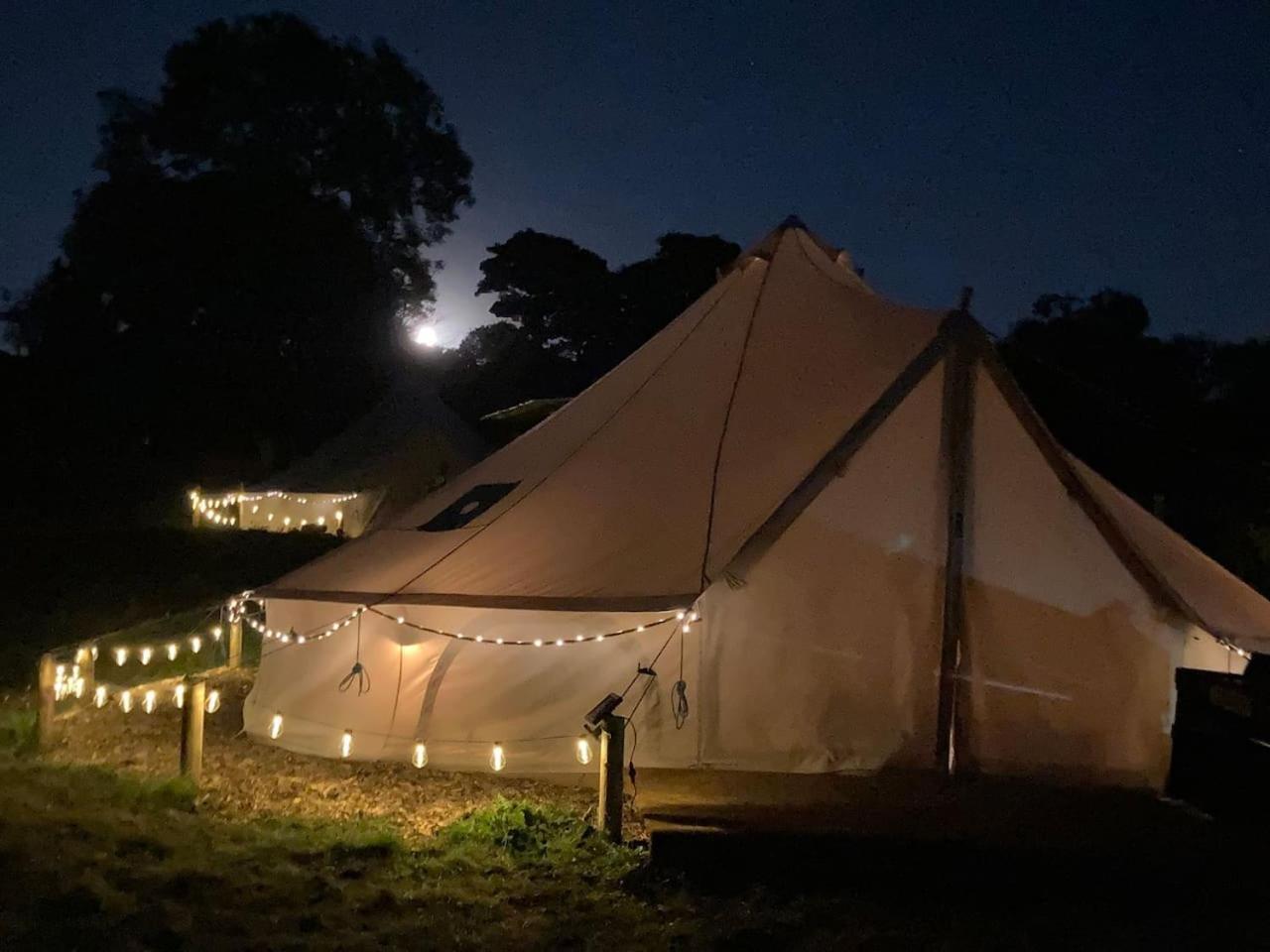 Roaches Retreat Family Glampsite, Rocky Reach Bell Tent With Outdoor Adventures And Campfire Nights Upper Hulme Екстериор снимка