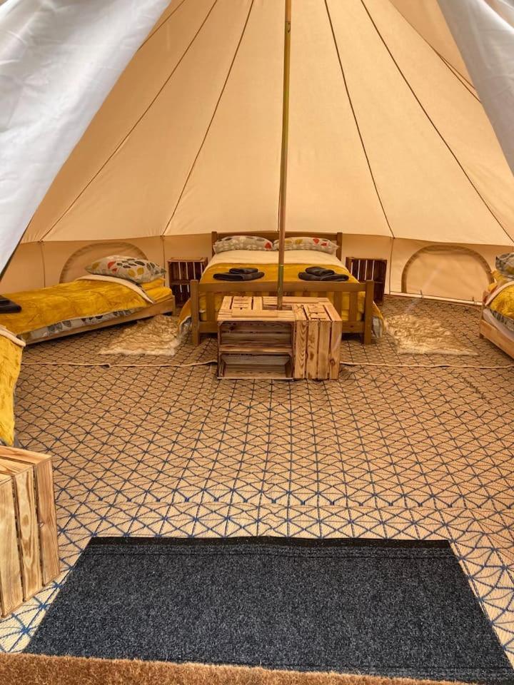 Roaches Retreat Family Glampsite, Rocky Reach Bell Tent With Outdoor Adventures And Campfire Nights Upper Hulme Екстериор снимка